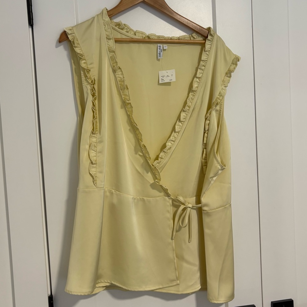Modern Identity Yellow Ruffle Wrap Sleeveless Top Shirt Blouse Plus Size‎ 2X 3X